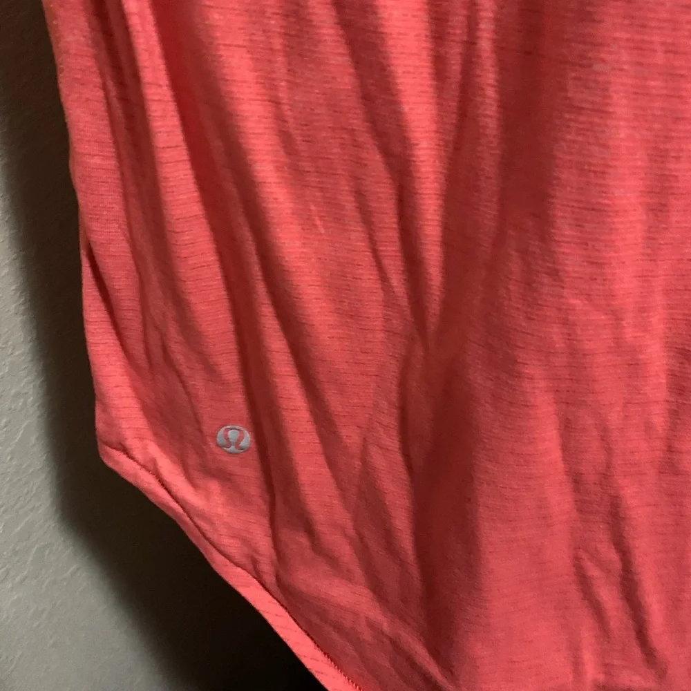 Lululemon Women’s T-shirt - Picture 4 of 4
